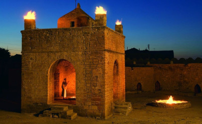Экскурсия в  Храм Огнепоклонников «Атешгях» и к огненной горе «Янардаг» в Азербайджане