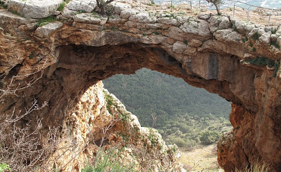 Арочная пещера и Барам